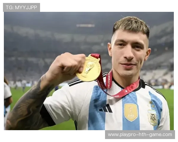 利桑德罗·马丁内斯凶悍拦截 利桑德罗·马丁内斯凶悍拦截